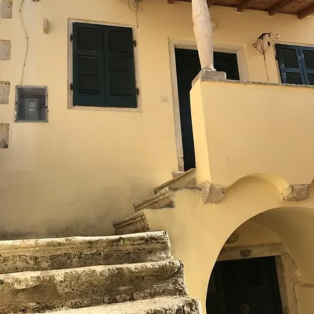 Old Traditional House In Village Varypatádes